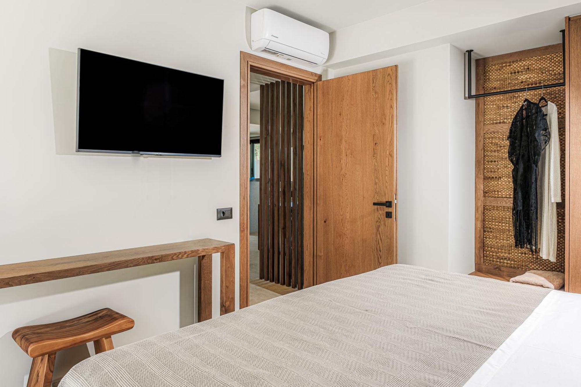Lakka Apartment