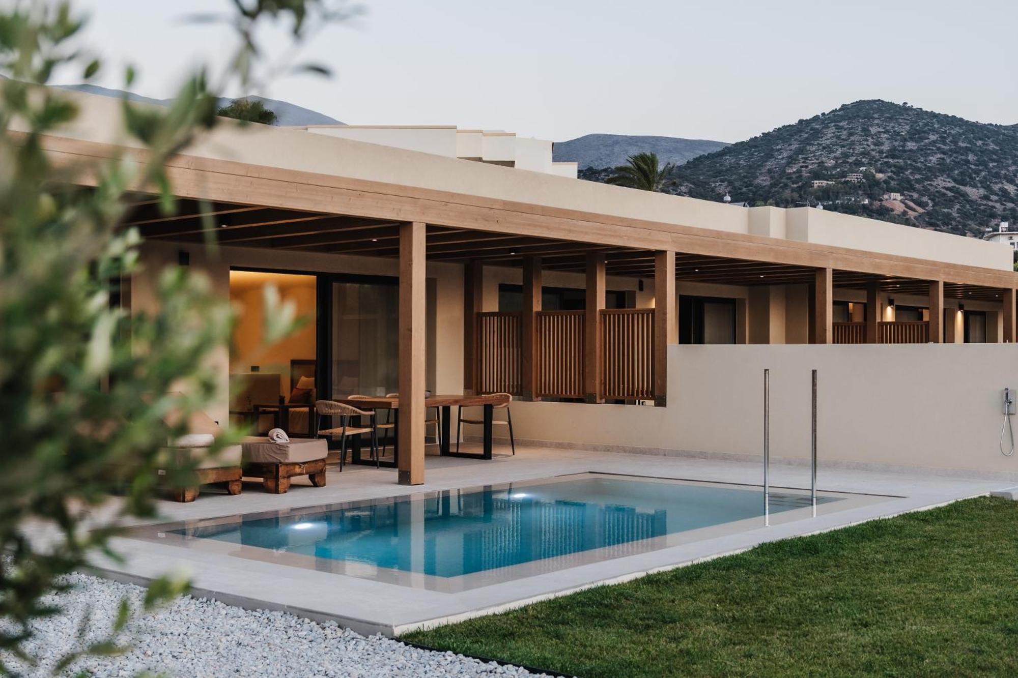 Lakka Apartment